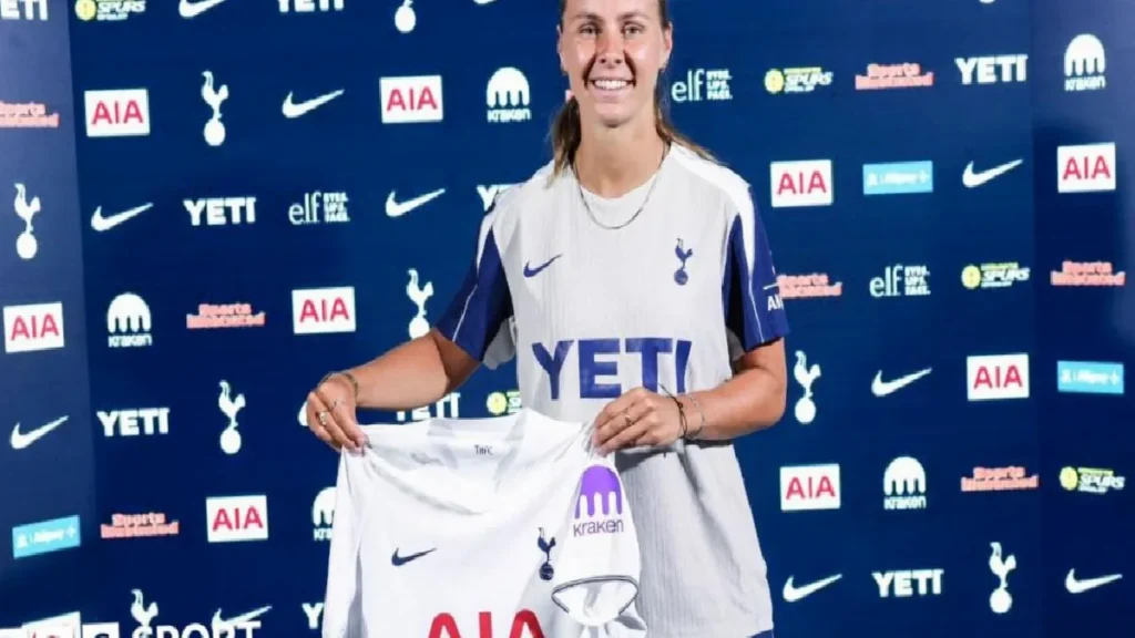 tottenham-sign-former-arsenal-midfielder-pelova-2mALRYhT.webp