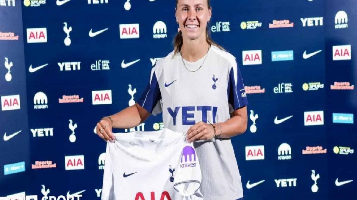 tottenham-sign-former-arsenal-midfielder-pelova-2mALRYhT.webp