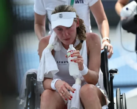 alexandrova-collapses-on-court-during-defeat-as-memphis-heat-takes-toll-1Rh5ci6g.webp
