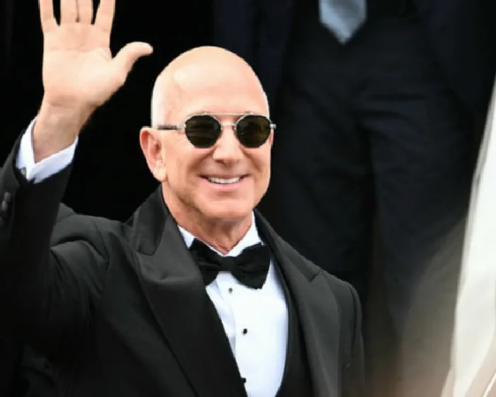 amazon-founder-jeff-bezos-in-talks-to-join-consortium-seeking-30-stake-in-liverpool-TeYF53lD.webp