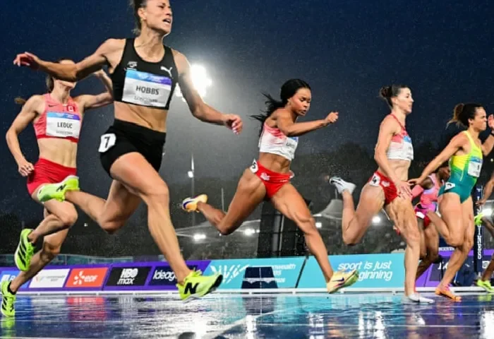 amy-hunt-settles-for-100m-silver-as-zoe-hobbs-secures-commonwealth-gold-fllrbZhq.webp