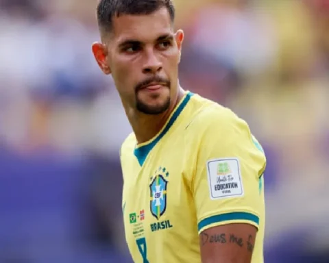 arsenal-target-bruno-guimar-es-not-on-newcastles-flight-to-pre-season-camp-c1btvq48.webp