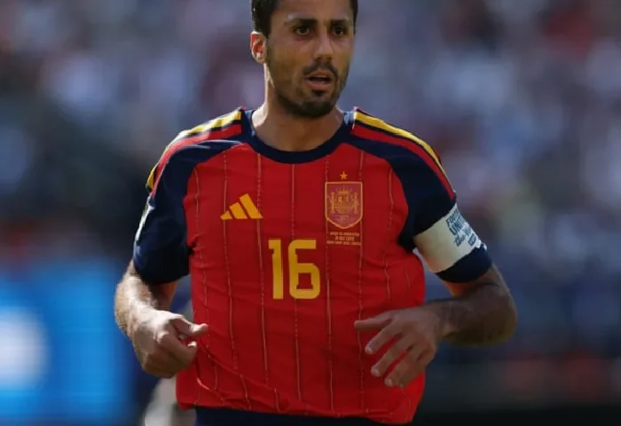 blow-for-manchester-city-with-rodri-out-for-extended-period-due-to-back-injury-2MarOIOG.webp