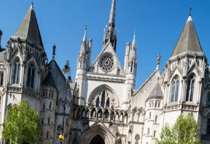 dismissed-solicitor-is-still-acting-for-footballers-in-brain-injury-court-case-FAbUmLck.webp