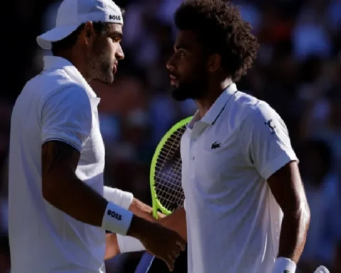 frances-feisty-fils-wins-over-centre-court-but-berrettini-has-too-much-savvy-5V31BsBA.webp