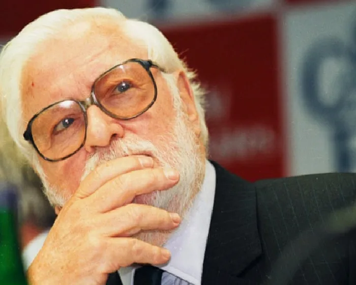 ken-bates-colourful-and-controversial-former-chelsea-chair-dies-aged-94-kPf3J7U8.webp
