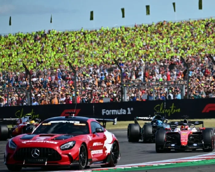 leclerc-holds-off-russell-and-hamilton-to-win-chaotic-british-f1-gp-2Zi5Obkx.webp