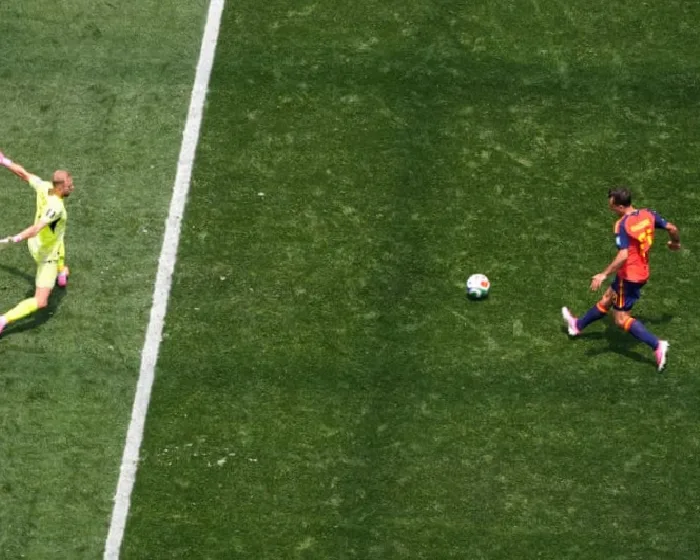 mikel-oyarzabal-at-the-double-as-spain-beat-austria-and-cruise-into-last-16-2N8QESZR.webp