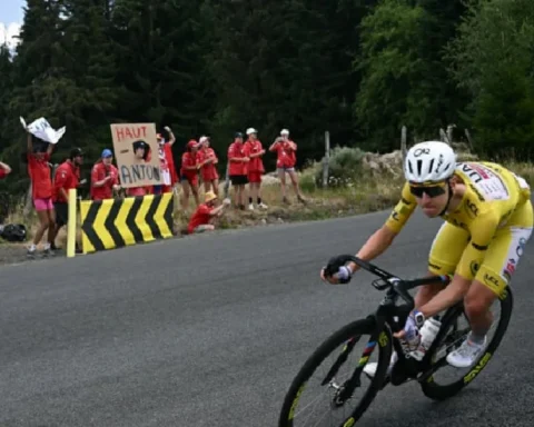 pogacar-has-discovered-tour-de-france-fans-love-heroic-defeat-more-than-crushing-victory-AHDKyM5V.webp