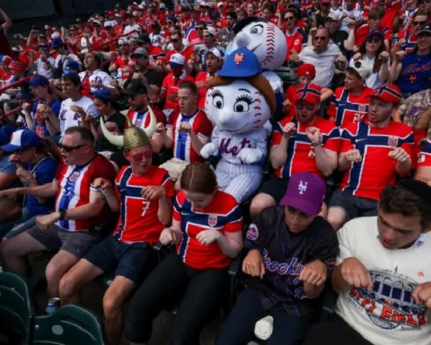 whats-more-american-than-baseball-world-cup-brings-fans-chants-and-verve-to-the-fDCG3M9b.webp