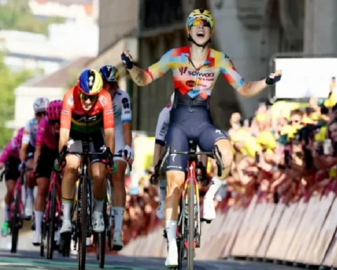 wiebes-outsprints-le-court-and-vollering-to-win-tour-de-france-femmes-opening-stage-WqOhQ6An.webp